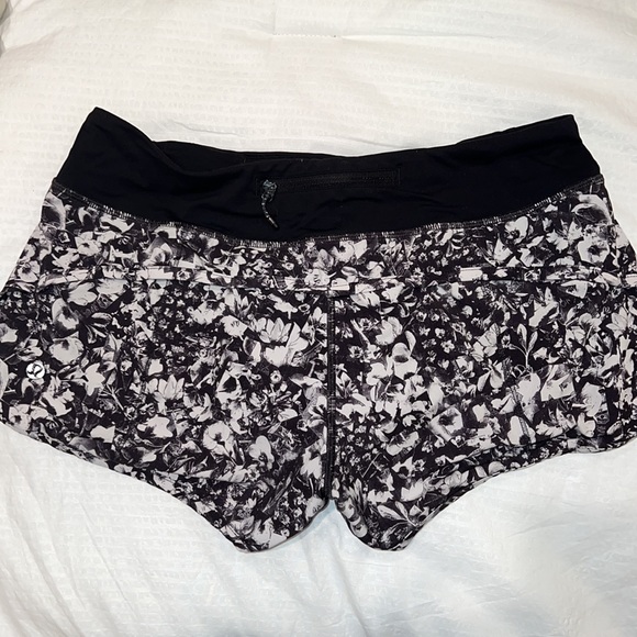 Lululemon speed up shorts - Picture 2 of 3